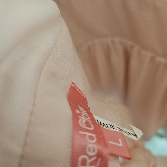 Elegant Pink Long Sleeve Dress with Gold Accents - Picture 5 of 5